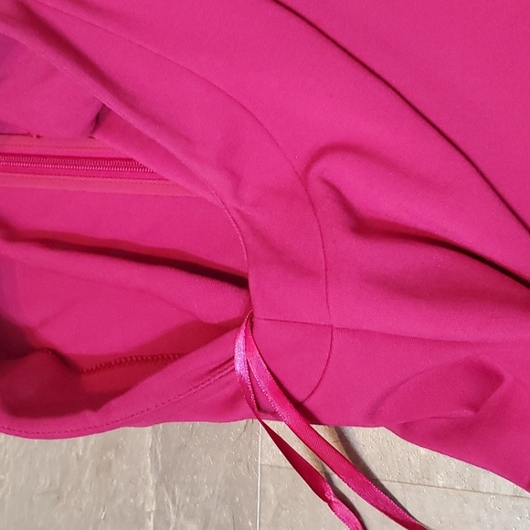 Diane von Furstenberg pink fushia mini dress. Size 4. Classic. Sophisticated. - Picture 7 of 10